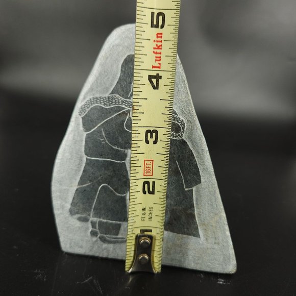 Inuit Eskimo Carving Etching Soapstone Soap Stone Sculpture CAN Igloo Tag Signed - Picture 12 of 13